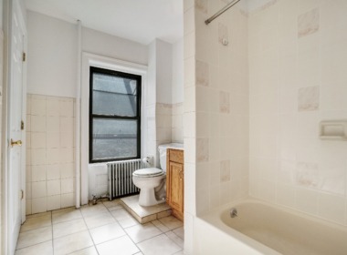 10 3rd St 3rd bath