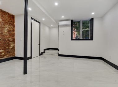 144 Huntington St living rm
