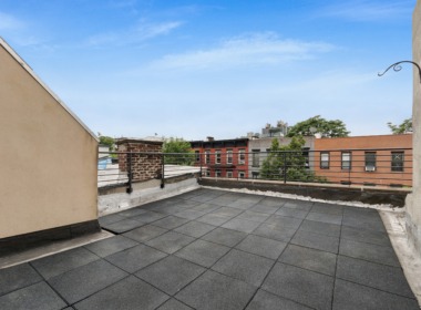 685 Sackett St deck 1