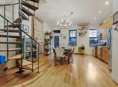 685 Sackett St full din stairs
