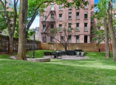 505 Court St; courtyard